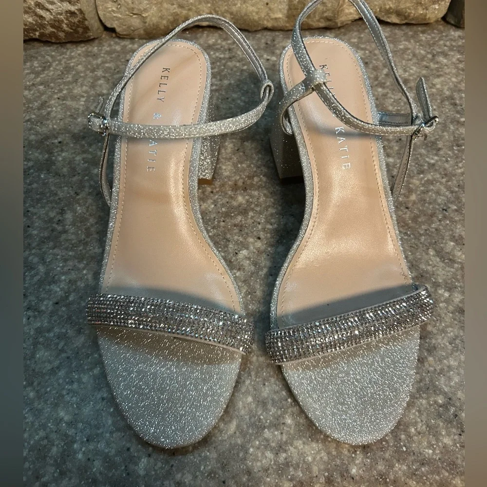 Silver Dress shoe size 7 Kelly & Katie Bechela Wide